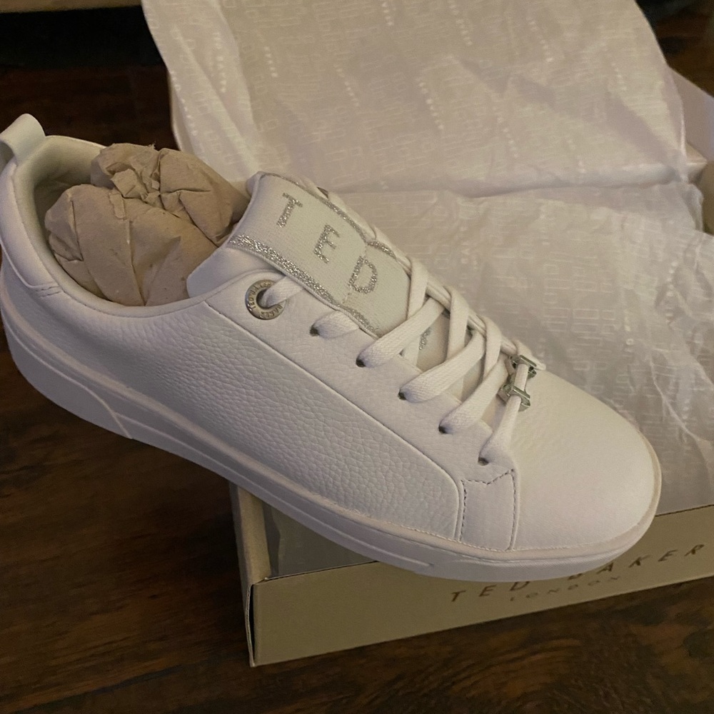 Brand new Ted Baker leather sneakers 6.5